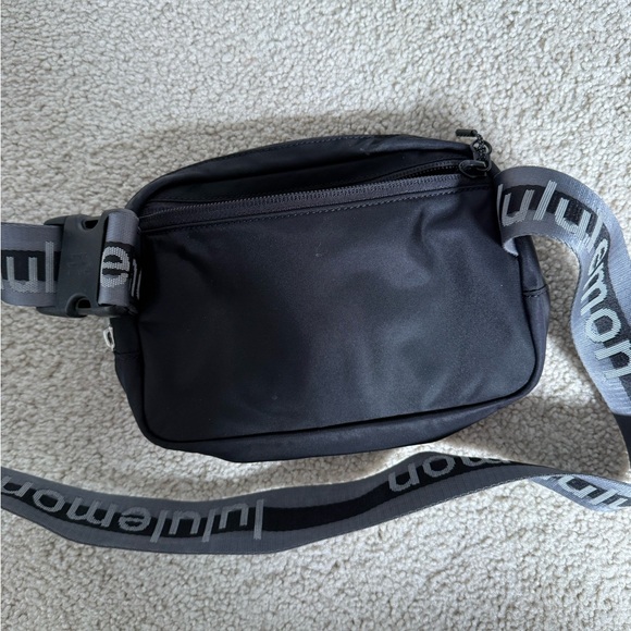 lululemon athletica Black Belt Bag with Gray Logo Strap - Picture 3 of 3